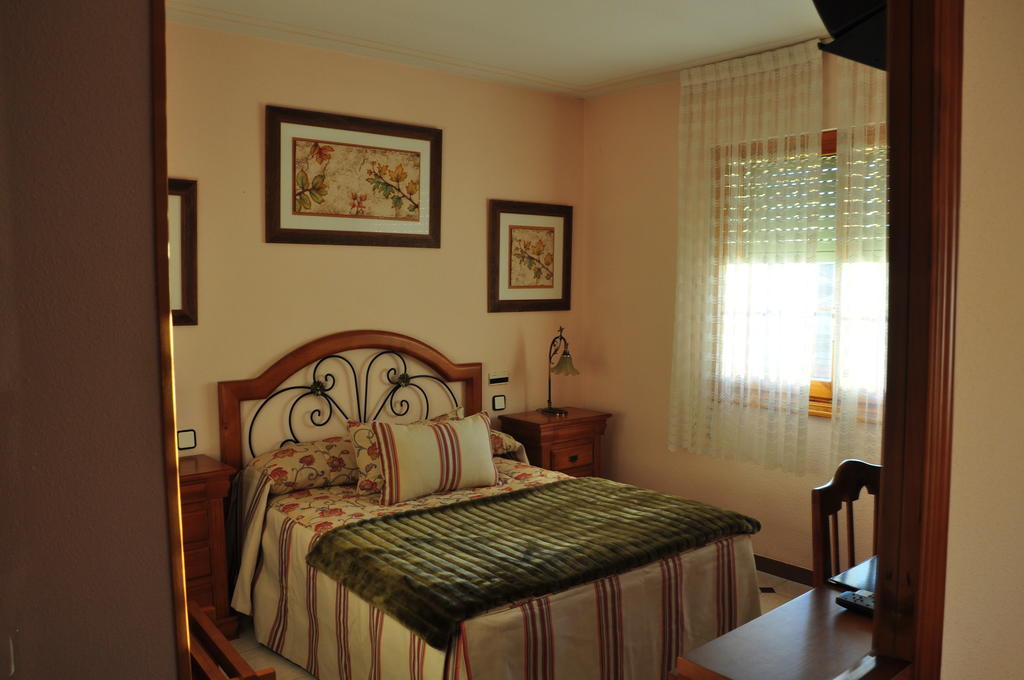 Hotel Hospederia Gemma La Lastrilla Zimmer foto